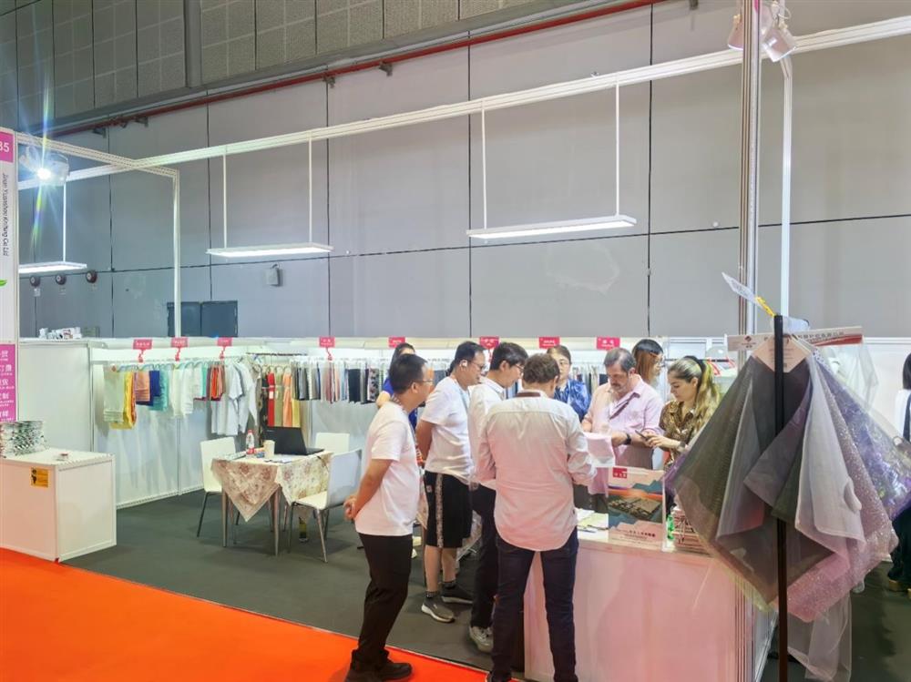 以科技綠色鏈接紡織商機(jī)！元首針織亮相2025中國(guó)國(guó)際紡織面料及輔料（秋冬）博覽會(huì)